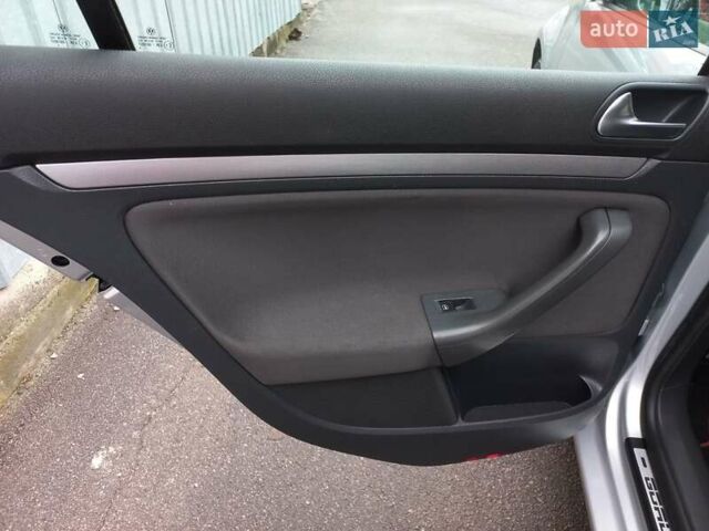 Серый Фольксваген Гольф, объемом двигателя 1.4 л и пробегом 216 тыс. км за 5800 $, фото 15 на Automoto.ua