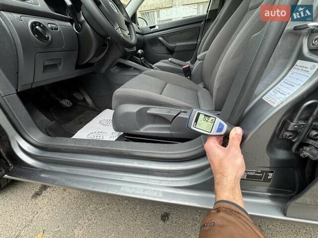 Серый Фольксваген Гольф, объемом двигателя 1.6 л и пробегом 262 тыс. км за 6950 $, фото 94 на Automoto.ua