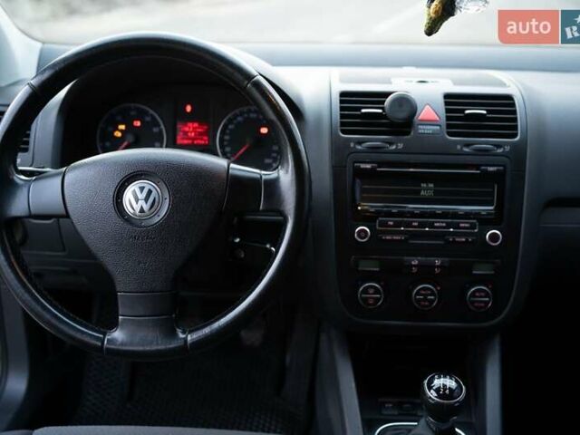 Серый Фольксваген Гольф, объемом двигателя 1.6 л и пробегом 240 тыс. км за 5700 $, фото 17 на Automoto.ua