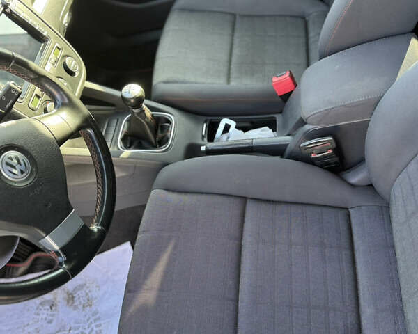 Сірий Фольксваген Гольф, об'ємом двигуна 1.39 л та пробігом 221 тис. км за 4400 $, фото 12 на Automoto.ua