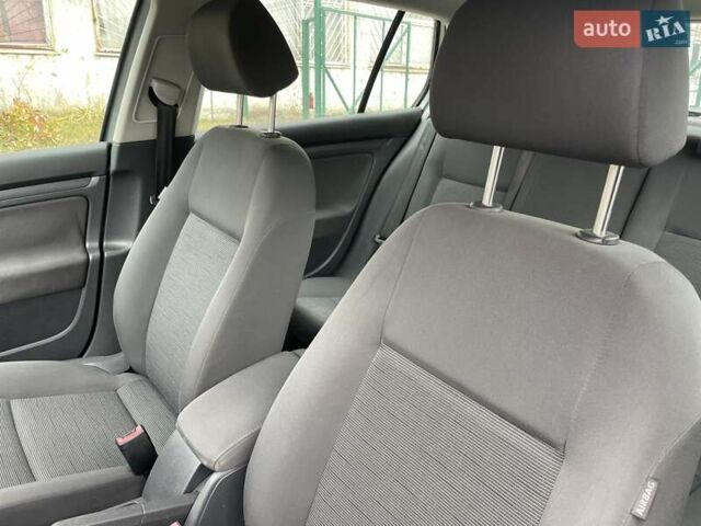 Серый Фольксваген Гольф, объемом двигателя 1.6 л и пробегом 262 тыс. км за 6950 $, фото 53 на Automoto.ua