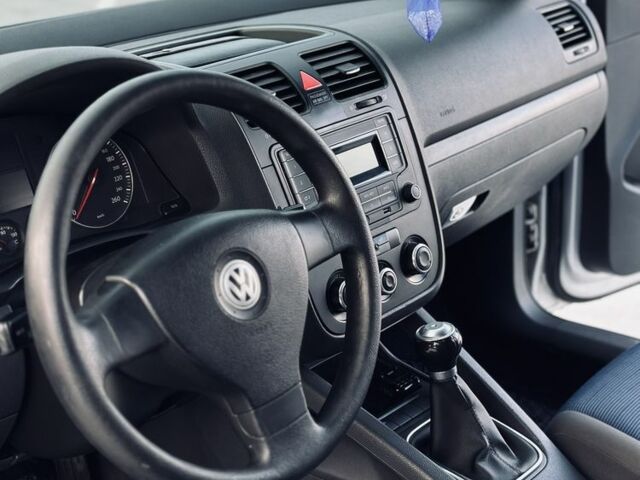 Сірий Фольксваген Гольф, об'ємом двигуна 1.6 л та пробігом 270 тис. км за 4500 $, фото 7 на Automoto.ua