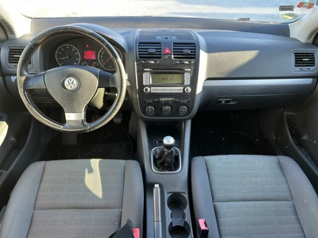 Серый Фольксваген Гольф, объемом двигателя 1.6 л и пробегом 216 тыс. км за 5900 $, фото 5 на Automoto.ua