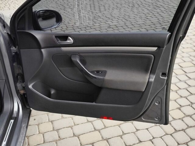 Сірий Фольксваген Гольф, об'ємом двигуна 1.6 л та пробігом 309 тис. км за 5700 $, фото 23 на Automoto.ua