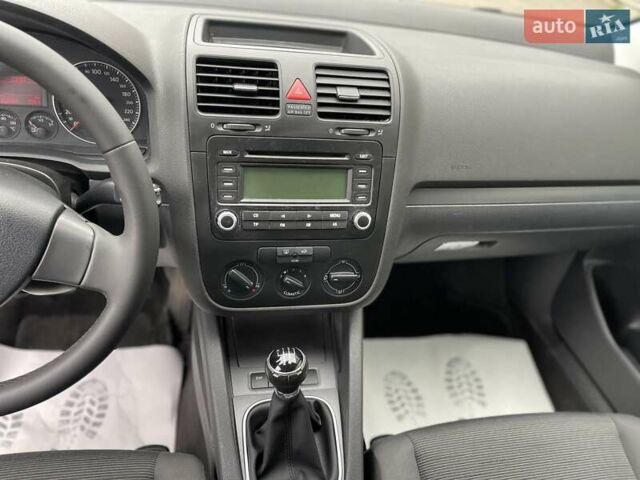 Серый Фольксваген Гольф, объемом двигателя 1.6 л и пробегом 262 тыс. км за 6950 $, фото 52 на Automoto.ua