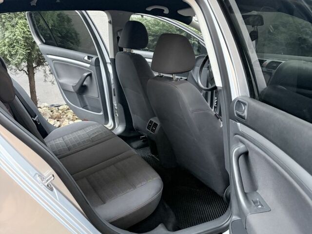 Серый Фольксваген Гольф, объемом двигателя 1.6 л и пробегом 260 тыс. км за 5300 $, фото 5 на Automoto.ua