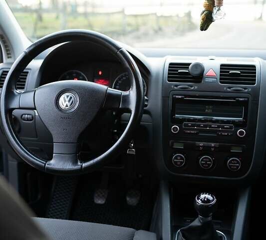 Серый Фольксваген Гольф, объемом двигателя 1.6 л и пробегом 240 тыс. км за 5700 $, фото 18 на Automoto.ua