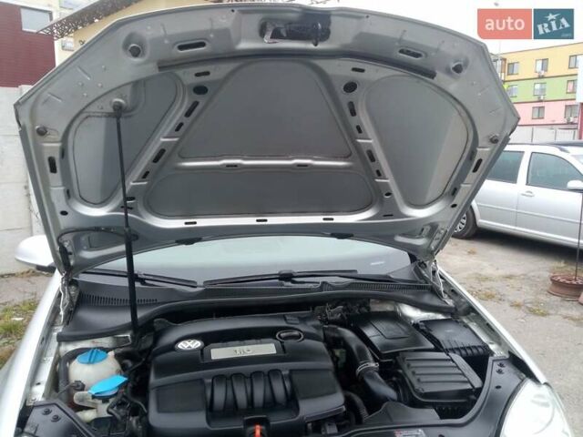 Серый Фольксваген Гольф, объемом двигателя 1.6 л и пробегом 260 тыс. км за 5500 $, фото 10 на Automoto.ua