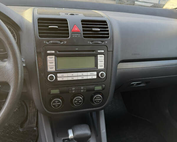 Сірий Фольксваген Гольф, об'ємом двигуна 1.6 л та пробігом 247 тис. км за 6800 $, фото 9 на Automoto.ua