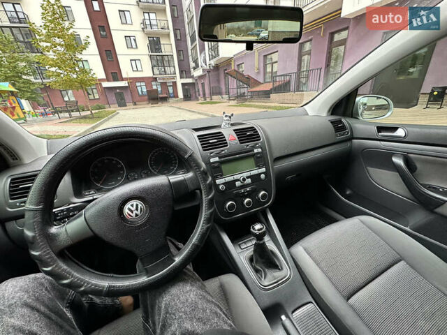 Фольксваген Гольф 2006 в Киеве на Automoto.ua Серый Фольксваген Гольф, объемом двигателя 1.6 л и пробегом 225 тыс. км за 5900 $, фото 17 на Automoto.ua