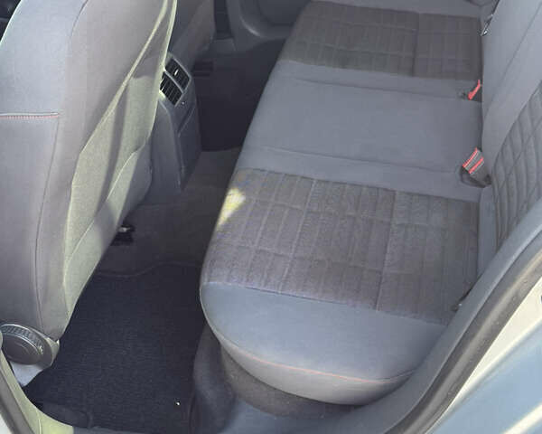 Сірий Фольксваген Гольф, об'ємом двигуна 1.39 л та пробігом 221 тис. км за 4400 $, фото 5 на Automoto.ua