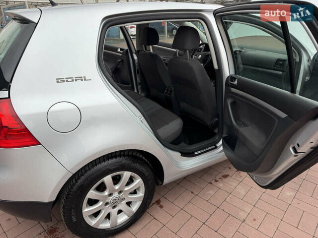 Сірий Фольксваген Гольф, об'ємом двигуна 1.6 л та пробігом 179 тис. км за 6899 $, фото 22 на Automoto.ua