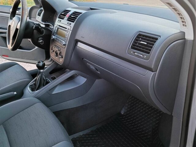 Серый Фольксваген Гольф, объемом двигателя 1.4 л и пробегом 195 тыс. км за 5450 $, фото 11 на Automoto.ua