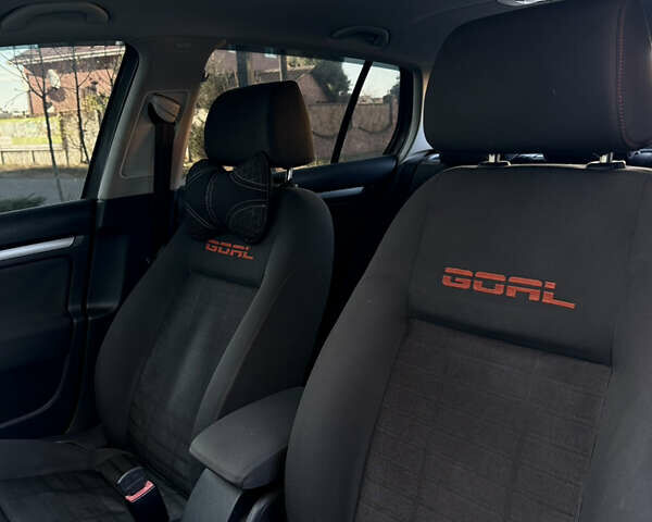 Серый Фольксваген Гольф, объемом двигателя 1.6 л и пробегом 232 тыс. км за 5900 $, фото 9 на Automoto.ua