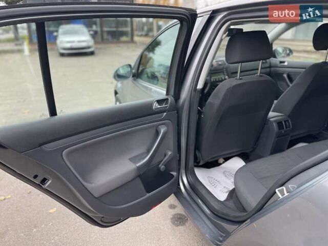 Серый Фольксваген Гольф, объемом двигателя 1.6 л и пробегом 262 тыс. км за 6950 $, фото 56 на Automoto.ua