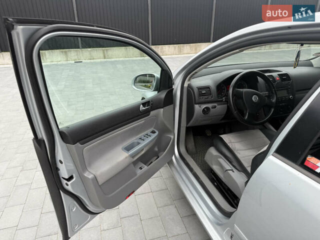 Серый Фольксваген Гольф, объемом двигателя 1.6 л и пробегом 216 тыс. км за 6400 $, фото 3 на Automoto.ua