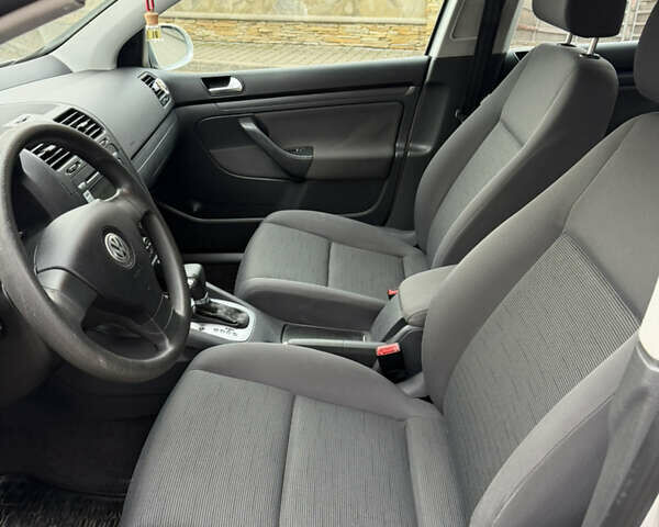 Серый Фольксваген Гольф, объемом двигателя 1.6 л и пробегом 247 тыс. км за 6800 $, фото 9 на Automoto.ua