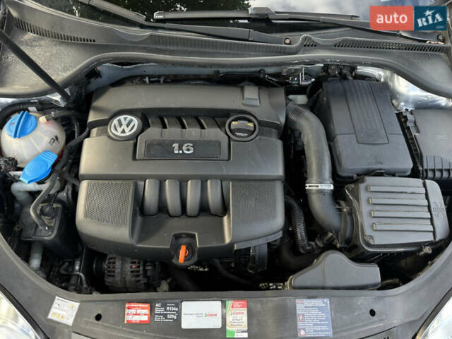 Серый Фольксваген Гольф, объемом двигателя 1.6 л и пробегом 235 тыс. км за 5100 $, фото 41 на Automoto.ua