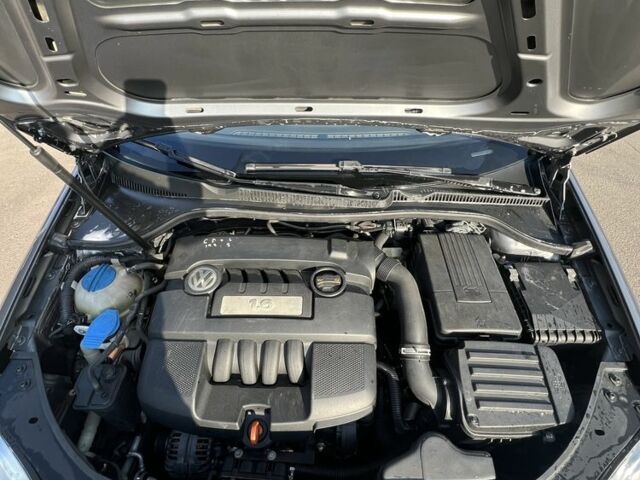 Сірий Фольксваген Гольф, об'ємом двигуна 1.6 л та пробігом 235 тис. км за 6500 $, фото 8 на Automoto.ua