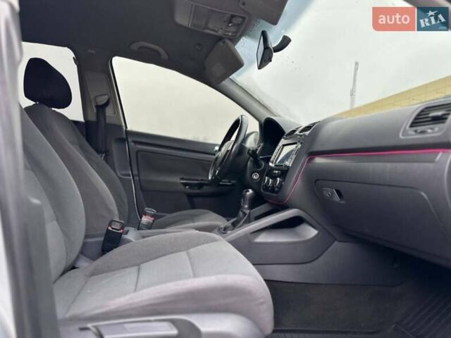 Серый Фольксваген Гольф, объемом двигателя 1.97 л и пробегом 353 тыс. км за 5200 $, фото 6 на Automoto.ua