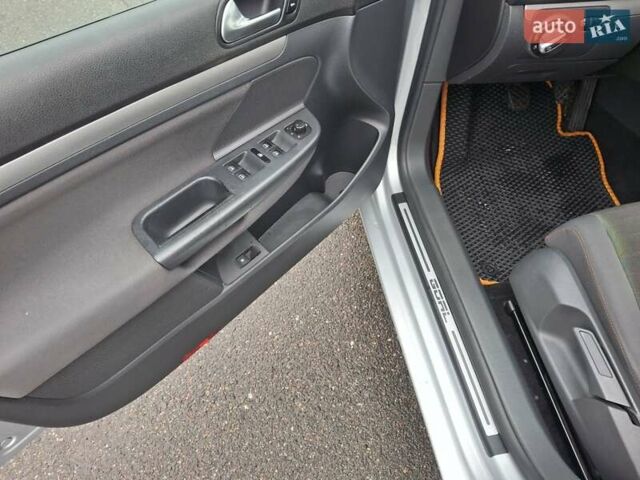 Сірий Фольксваген Гольф, об'ємом двигуна 1.39 л та пробігом 233 тис. км за 5900 $, фото 22 на Automoto.ua
