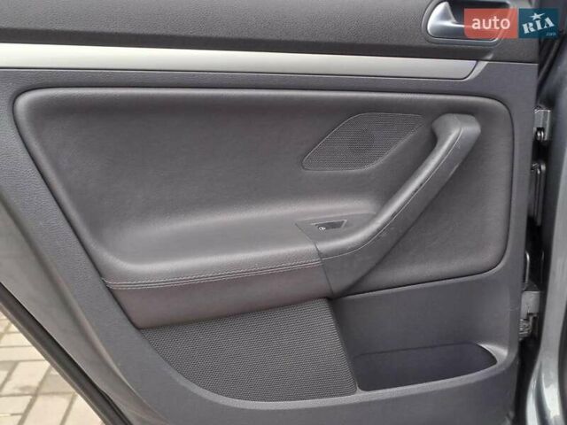 Серый Фольксваген Гольф, объемом двигателя 1.6 л и пробегом 216 тыс. км за 7440 $, фото 12 на Automoto.ua