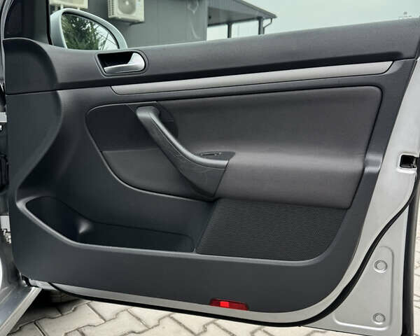 Сірий Фольксваген Гольф, об'ємом двигуна 1.6 л та пробігом 240 тис. км за 6950 $, фото 22 на Automoto.ua