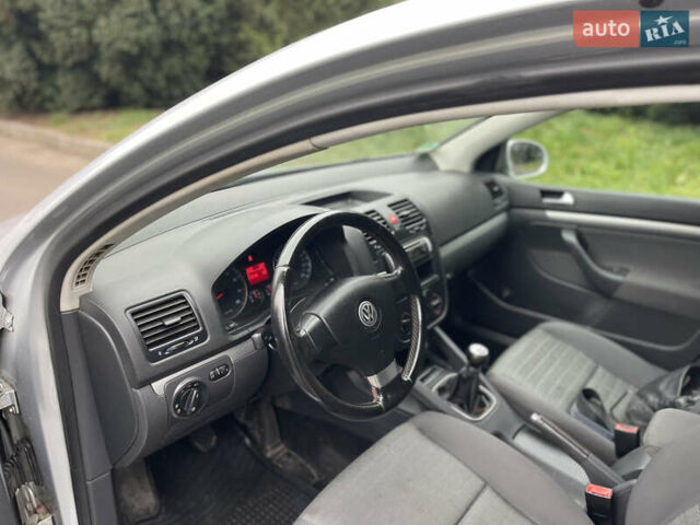 Серый Фольксваген Гольф, объемом двигателя 1.6 л и пробегом 216 тыс. км за 5750 $, фото 28 на Automoto.ua