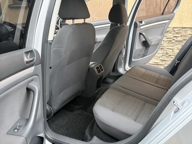 Серый Фольксваген Гольф, объемом двигателя 1.6 л и пробегом 260 тыс. км за 5300 $, фото 4 на Automoto.ua