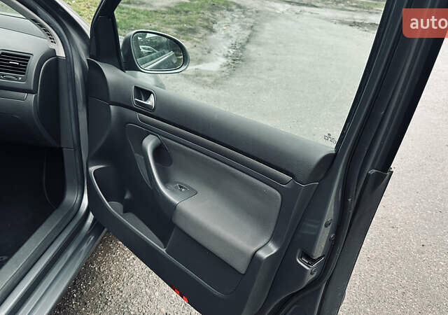 Серый Фольксваген Гольф, объемом двигателя 1.6 л и пробегом 185 тыс. км за 6500 $, фото 15 на Automoto.ua