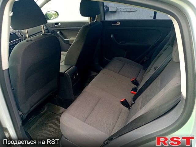 Серый Фольксваген Гольф, объемом двигателя 1.6 л и пробегом 240 тыс. км за 5400 $, фото 4 на Automoto.ua