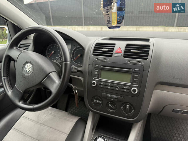 Серый Фольксваген Гольф, объемом двигателя 1.6 л и пробегом 216 тыс. км за 6400 $, фото 9 на Automoto.ua