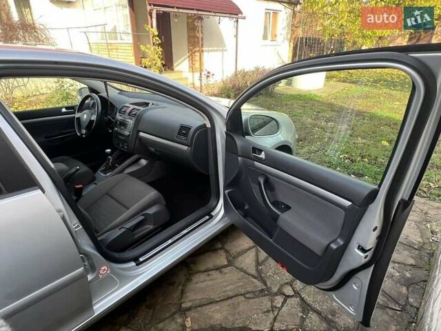 Серый Фольксваген Гольф, объемом двигателя 1.4 л и пробегом 260 тыс. км за 5900 $, фото 8 на Automoto.ua