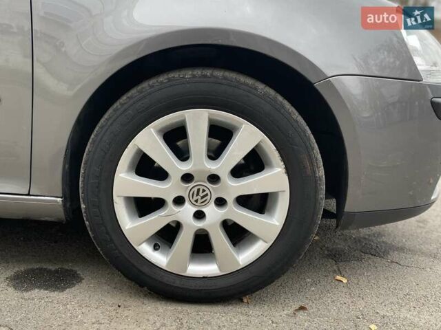 Серый Фольксваген Гольф, объемом двигателя 1.6 л и пробегом 262 тыс. км за 6950 $, фото 18 на Automoto.ua