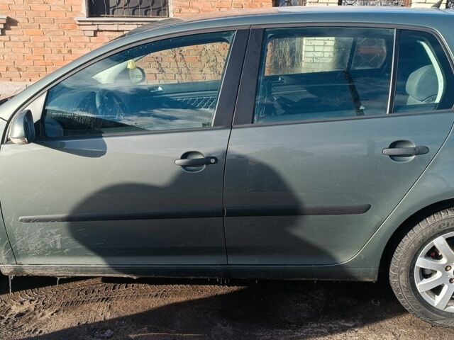 Серый Фольксваген Гольф, объемом двигателя 2 л и пробегом 320 тыс. км за 3000 $, фото 1 на Automoto.ua