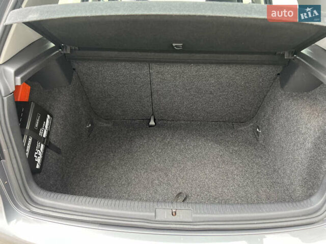 Серый Фольксваген Гольф, объемом двигателя 1.6 л и пробегом 245 тыс. км за 5600 $, фото 14 на Automoto.ua