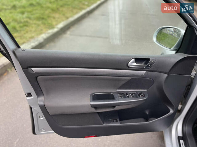 Серый Фольксваген Гольф, объемом двигателя 1.6 л и пробегом 216 тыс. км за 5750 $, фото 29 на Automoto.ua