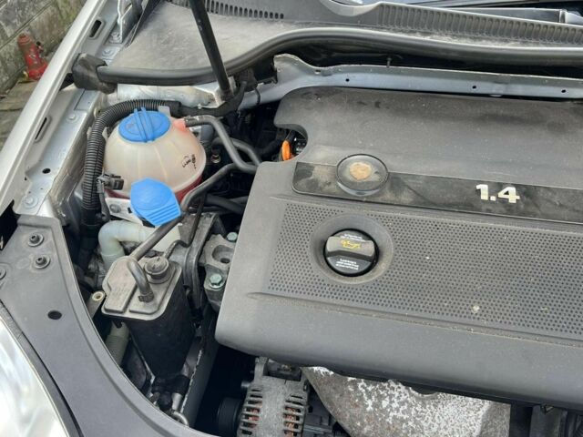 Серый Фольксваген Гольф, объемом двигателя 1.4 л и пробегом 260 тыс. км за 5900 $, фото 16 на Automoto.ua