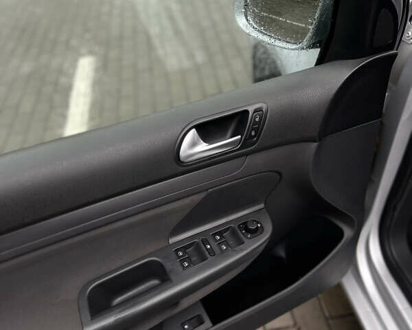 Сірий Фольксваген Гольф, об'ємом двигуна 1.4 л та пробігом 259 тис. км за 6499 $, фото 11 на Automoto.ua