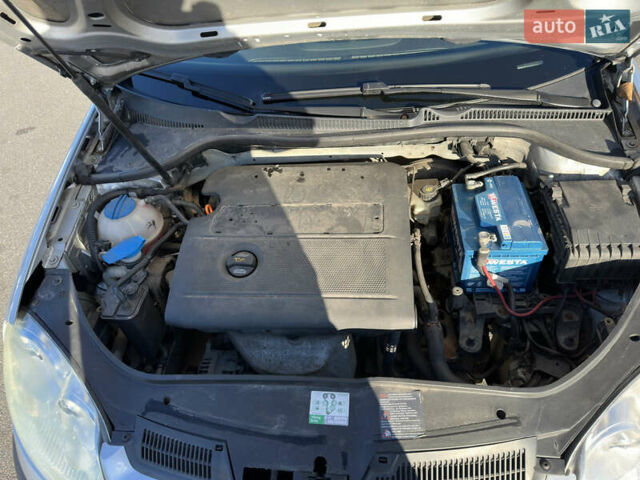 Серый Фольксваген Гольф, объемом двигателя 1.4 л и пробегом 150 тыс. км за 4900 $, фото 24 на Automoto.ua