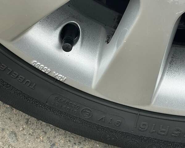 Серый Фольксваген Гольф, объемом двигателя 1.6 л и пробегом 262 тыс. км за 6950 $, фото 19 на Automoto.ua