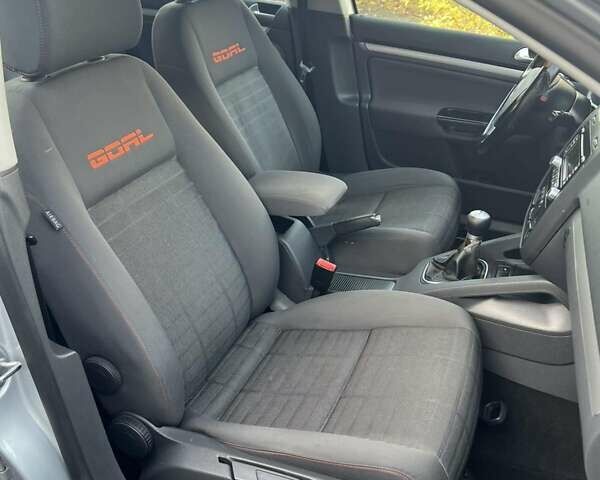 Серый Фольксваген Гольф, объемом двигателя 1.4 л и пробегом 260 тыс. км за 5900 $, фото 14 на Automoto.ua