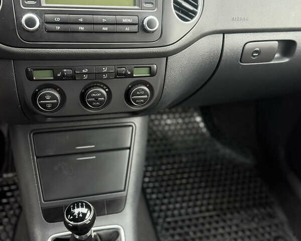 Серый Фольксваген Гольф, объемом двигателя 1.6 л и пробегом 176 тыс. км за 5799 $, фото 30 на Automoto.ua