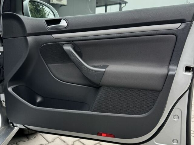 Серый Фольксваген Гольф, объемом двигателя 1.6 л и пробегом 240 тыс. км за 6950 $, фото 2 на Automoto.ua