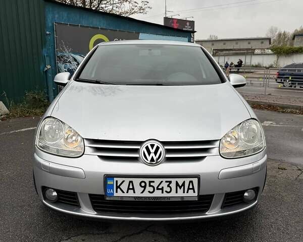 Серый Фольксваген Гольф, объемом двигателя 1.39 л и пробегом 228 тыс. км за 4500 $, фото 1 на Automoto.ua