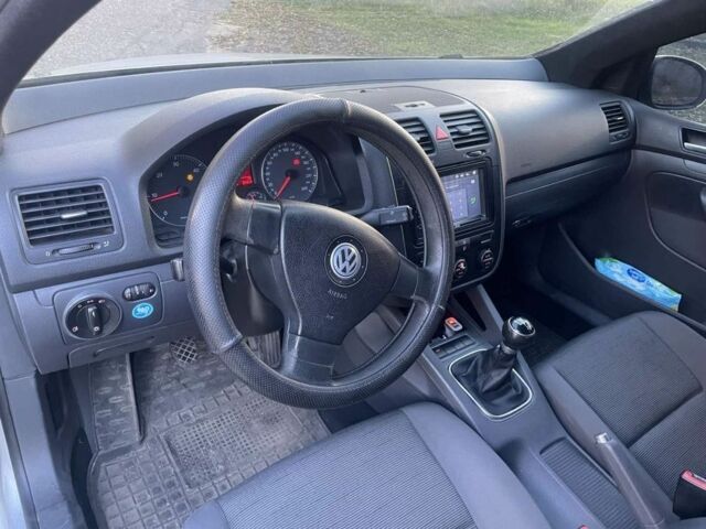 Сірий Фольксваген Гольф, об'ємом двигуна 2 л та пробігом 300 тис. км за 5600 $, фото 6 на Automoto.ua