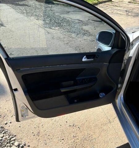 Серый Фольксваген Гольф, объемом двигателя 1.6 л и пробегом 340 тыс. км за 4300 $, фото 10 на Automoto.ua