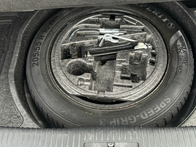 Серый Фольксваген Гольф, объемом двигателя 1.6 л и пробегом 214 тыс. км за 6500 $, фото 11 на Automoto.ua