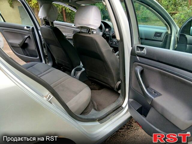 Серый Фольксваген Гольф, объемом двигателя 1.6 л и пробегом 325 тыс. км за 6500 $, фото 7 на Automoto.ua