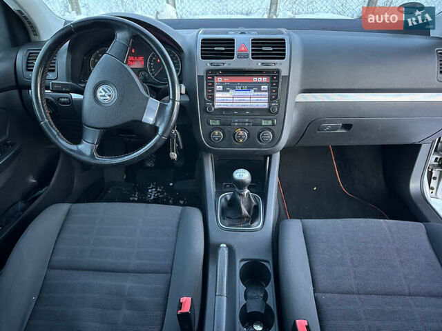 Серый Фольксваген Гольф, объемом двигателя 1.6 л и пробегом 223 тыс. км за 6200 $, фото 27 на Automoto.ua